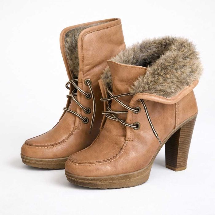Botins Castanhos com Salto e Pêlo Interior – 37