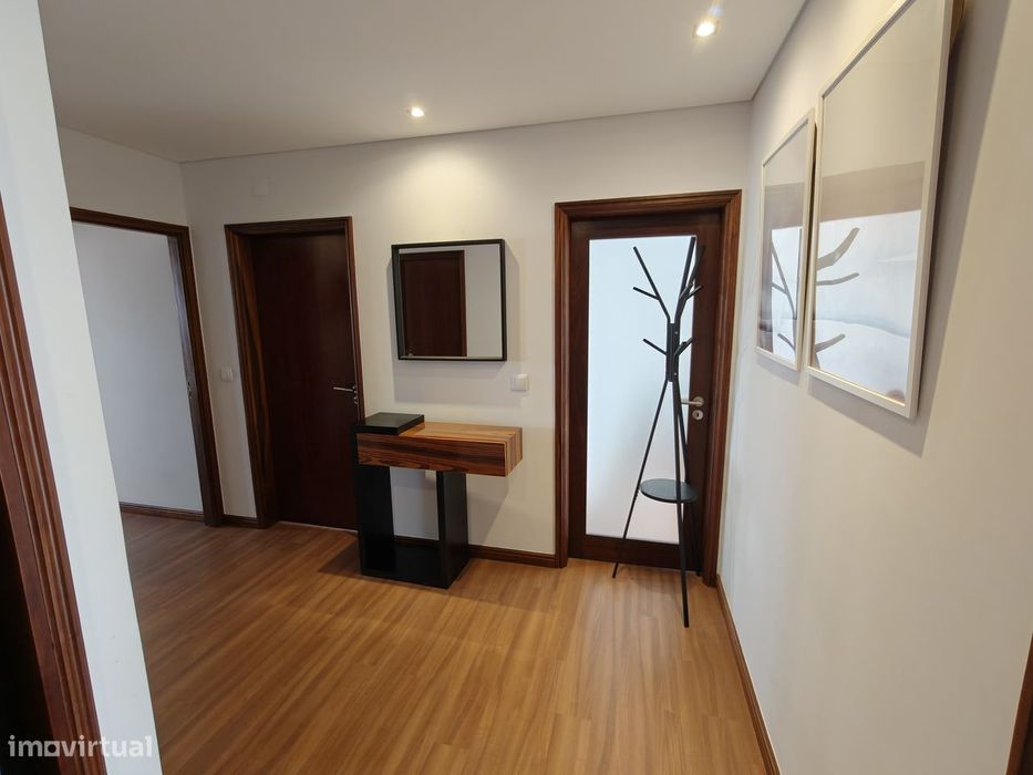Apartamento T2 renovado junto ao mar