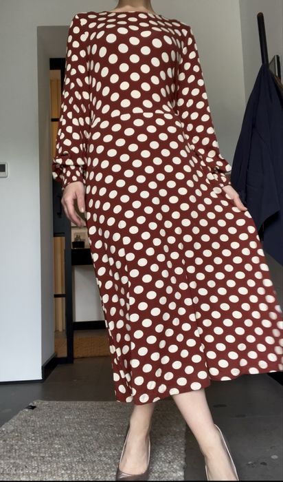Midi brązowa, elegancka sukienka w grochy