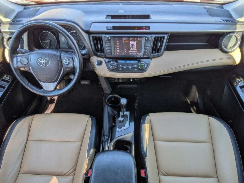 Toyota RAV4 XLE      2019