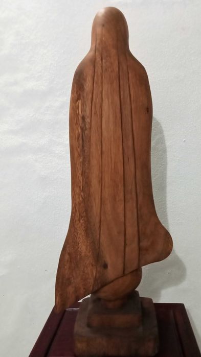 Imagem de Nossa Senhora em madeira