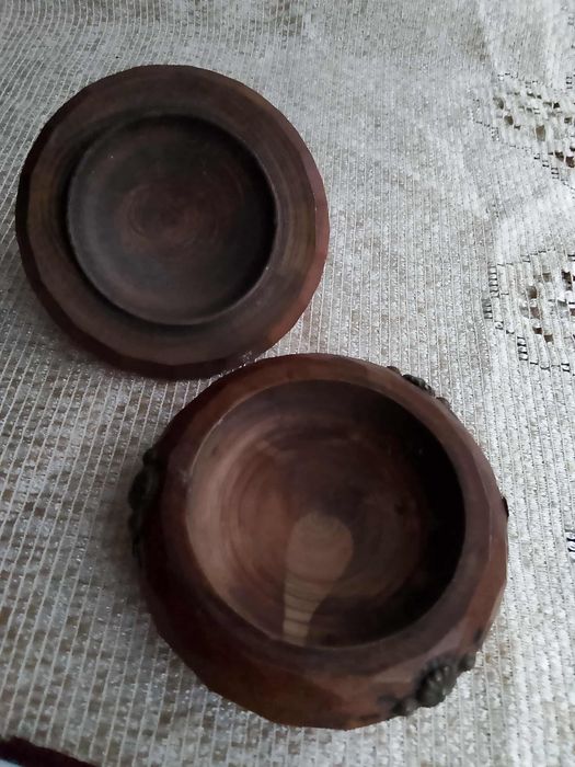 Ręcznie rzeźbiona szkatułka