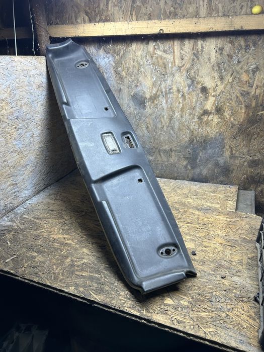 Козирок Mercedes w123 Мерседес