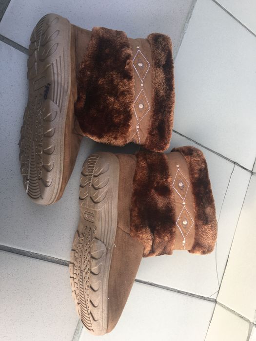 Жіночі зимові валяночки.