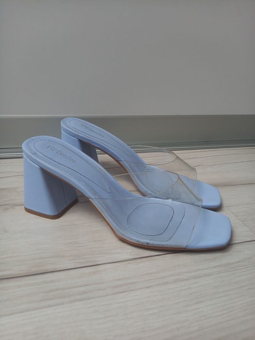 Hit klapki baby blue przeźroczyste
