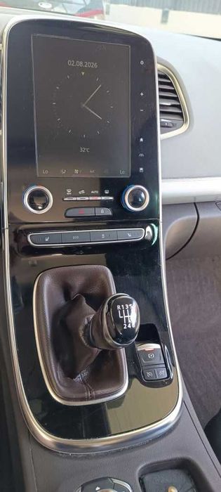 Renault Espace 1.6 dCi 130cv Zen · Manual 6 vel. · 2016 · Bola de reboque — photo 5
