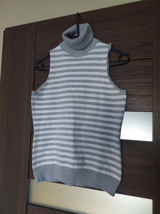 Bezrękawnik z golfem