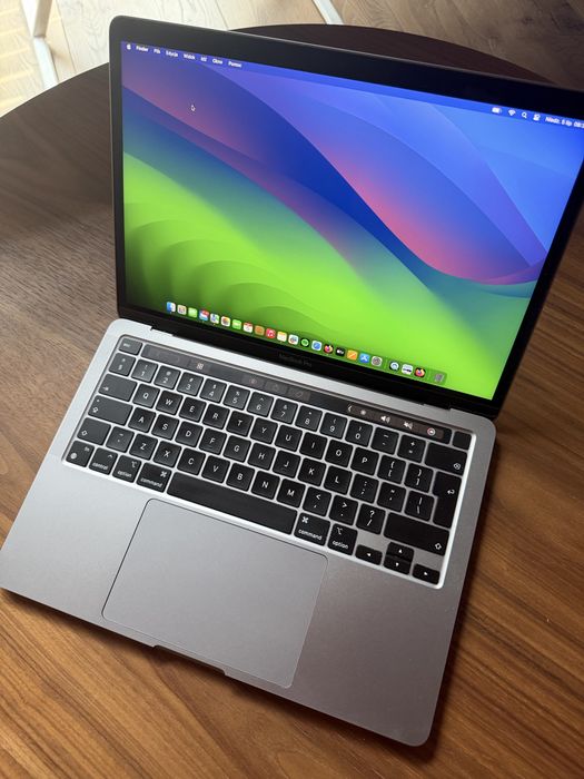 Macbook pro m2 13” 8GB