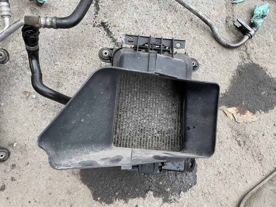 левый доп радиатор bmw 335 340 f30