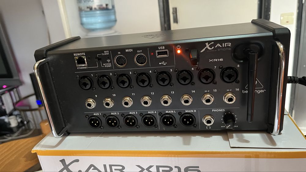 Mesa digital XR16 BEHRINGER