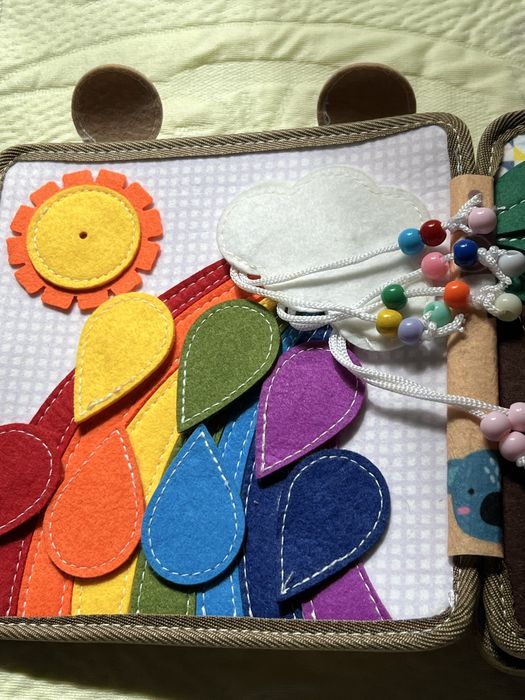 Розвиваюча мяка фетрова книжечка-бізіборд