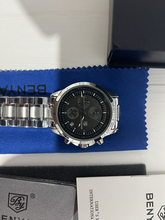 Годинник кварцовий Benyar