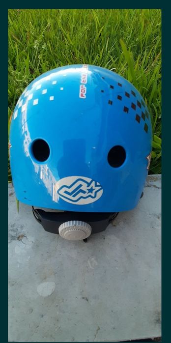 Capacete de crianca p/trotineta, patins em linha, skate ou bicicleta