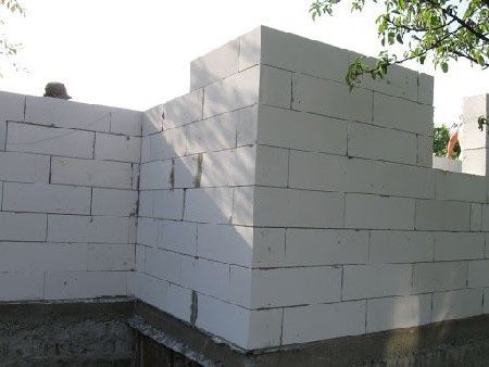 Кладка газоблоку та цегли