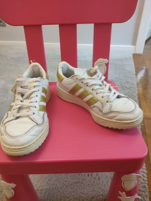 Buty Adidas Team Court EF6058 – używane, stan dobry