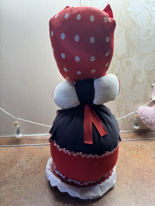 Продам сувенірну ляльку.