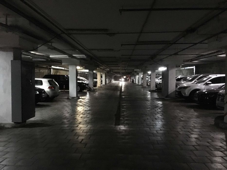 Продаж паркомісця Раїси Окіпної 4а