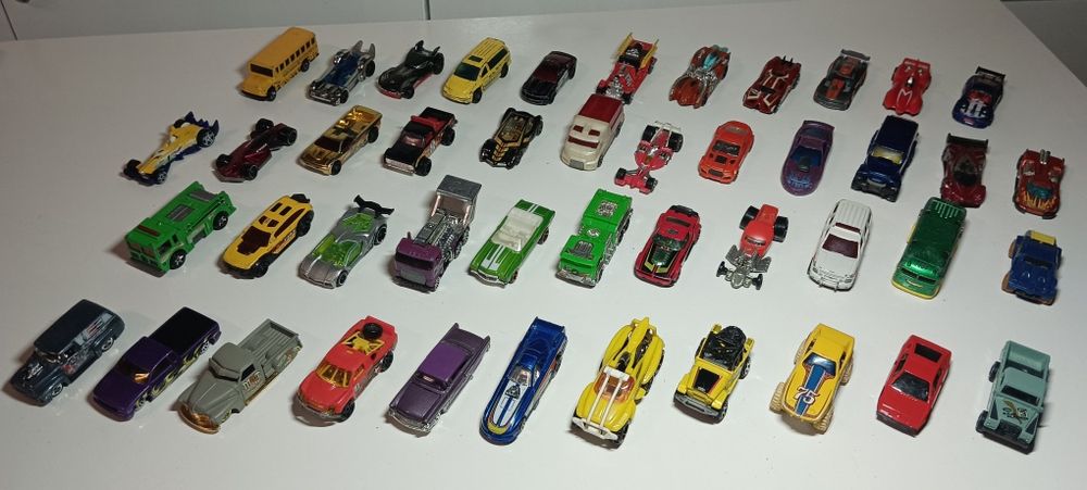Hotwheels 45 carros (lote n26)