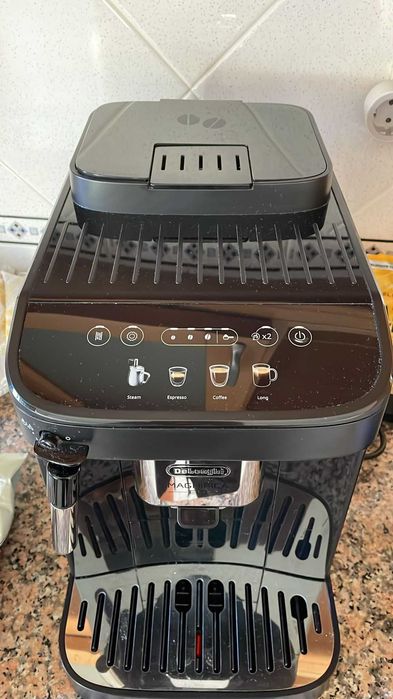 Máquina Café Delonghi Magnifica Evo