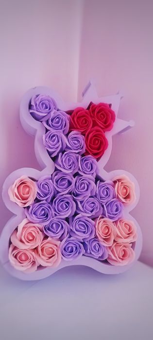 Композиція Ведмедик з мильних троянд