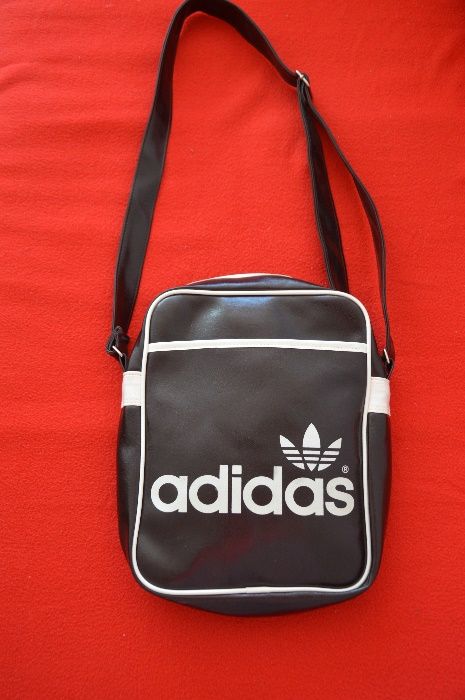 Czarna torebka skórzana ADIDAS. Jak nowa.