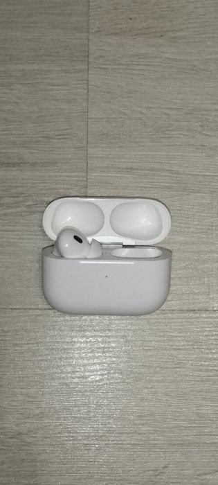 лівий навушник airpods pro