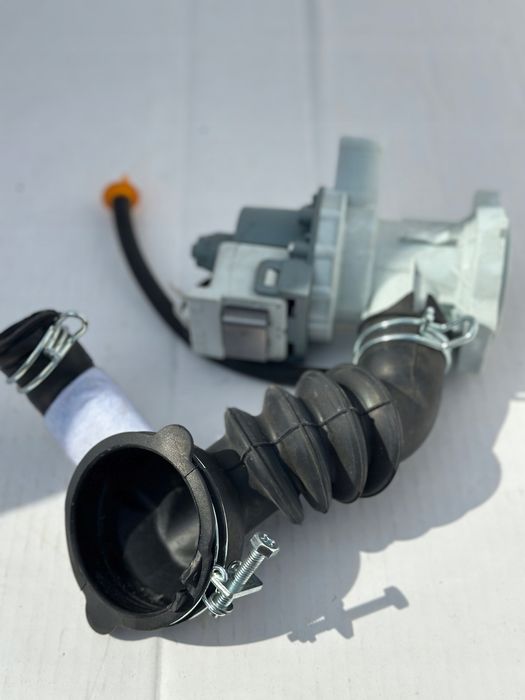 Pompa spustowa pralki Midea MF200D80WB/W z wężami