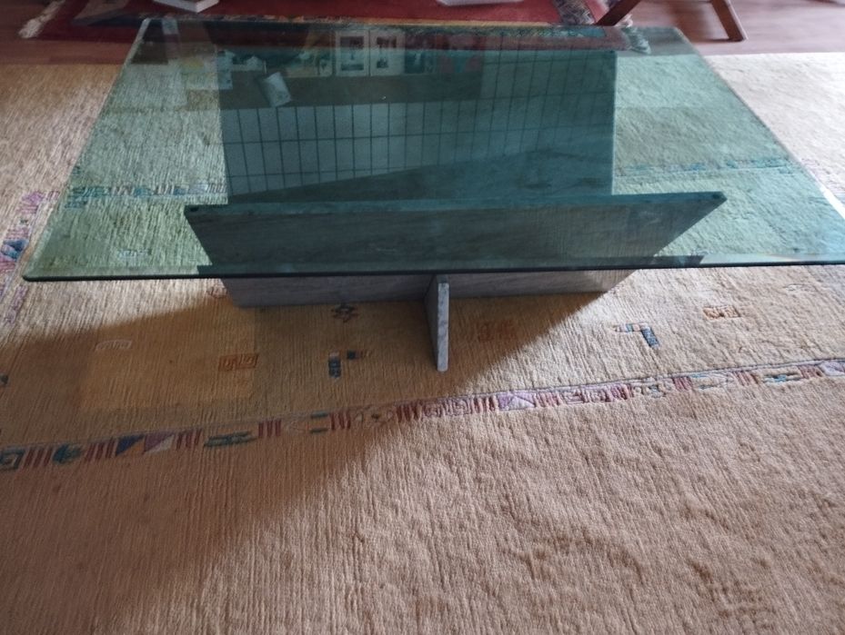 Mesa de sala de centro sala de estar.Em mármore Viana Verde e Vidro  V
