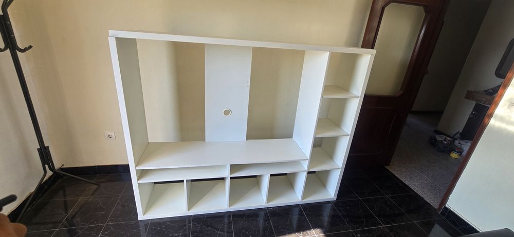 Móvel de TV com Estante e Arrumação Branco