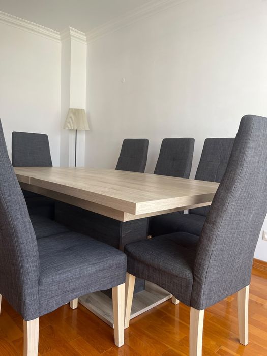 mesa com cadeiras