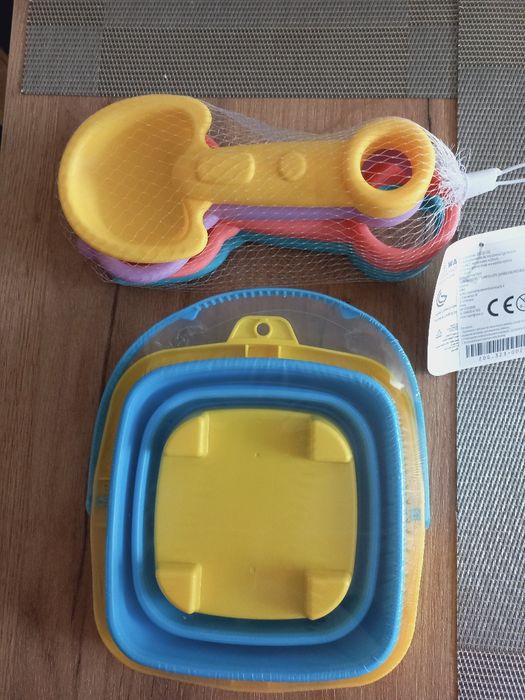 Zestaw do piasku 4 plus 1 wiaderko składane