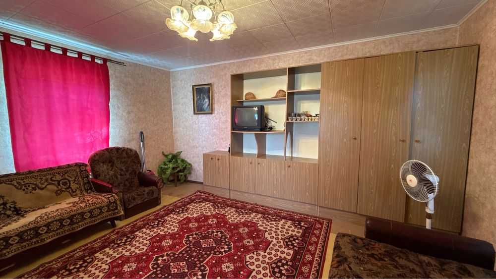 Затишна дача у Великому Тростянці біля дубового лісу та озера