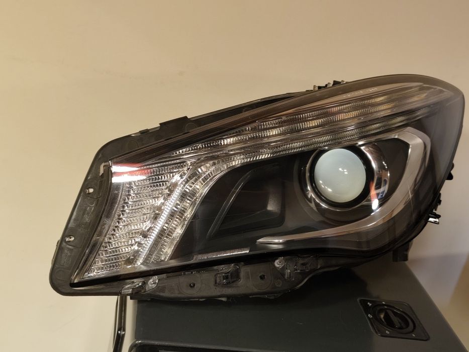 Farol Mercedes CLA W117 ótica bixenon original usado