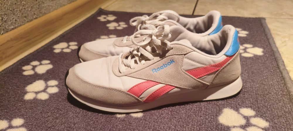 Buty sportowe Reebok.