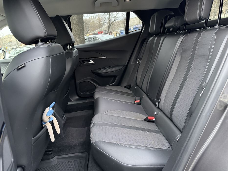 PEUGEOT 2008.               .