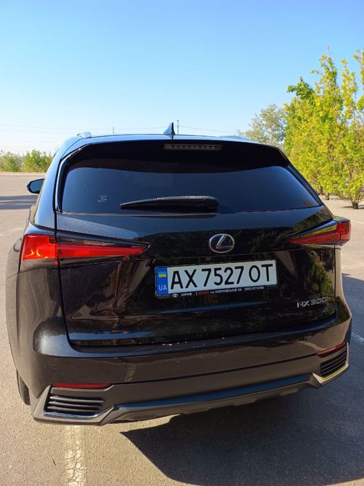 Продаю Lexus nx 300h