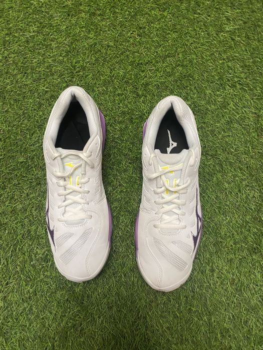 Волейбольні кросівки mizuno
