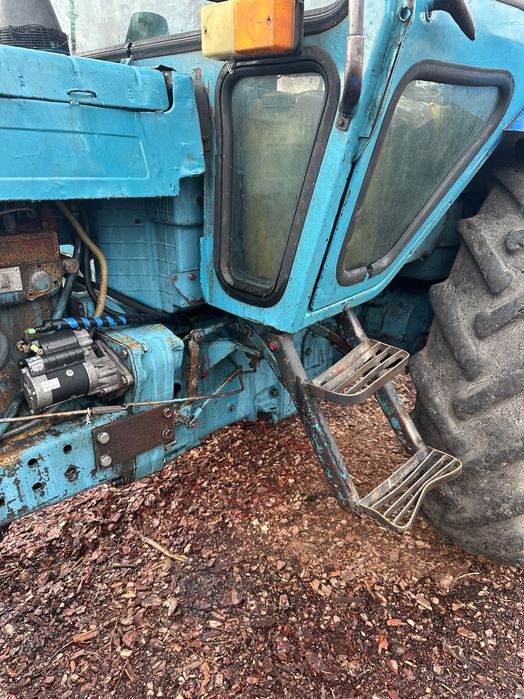 Трактор МТЗ 80 .