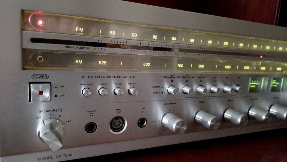 AIWA AX-7500 AM FM stereo receiver + Philips 22RH423