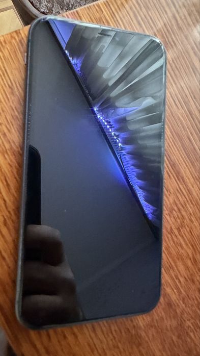 Телефон iPhone 11