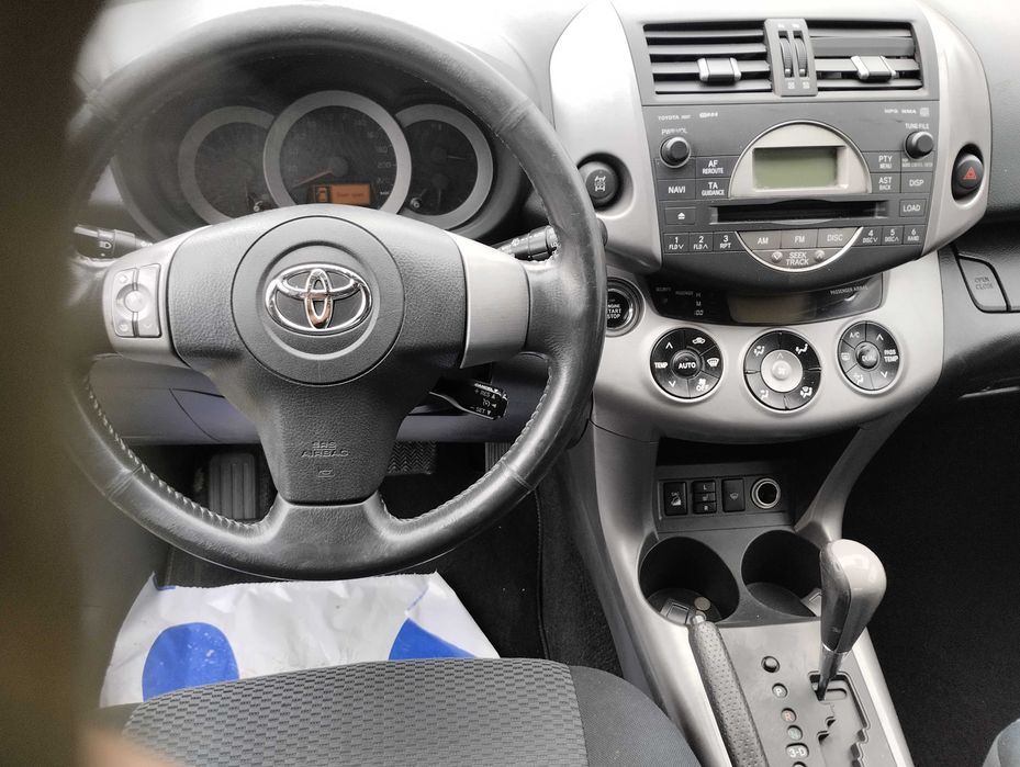 Sprzedam samochód osobowy Toyota RAV4