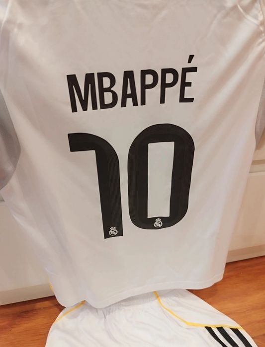Equipamento criança Real Madrid Mbappe