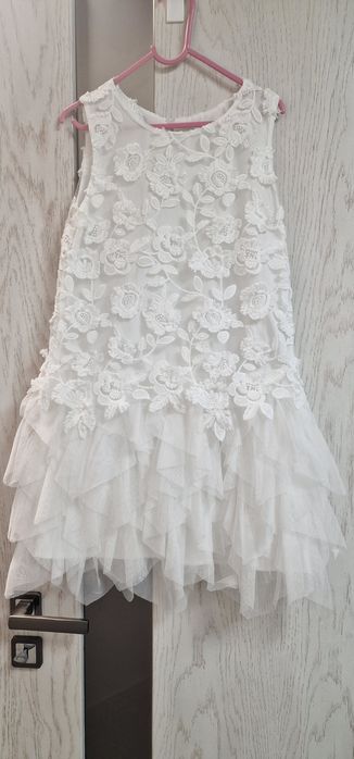 Piękna sukienka dziewczęca 152