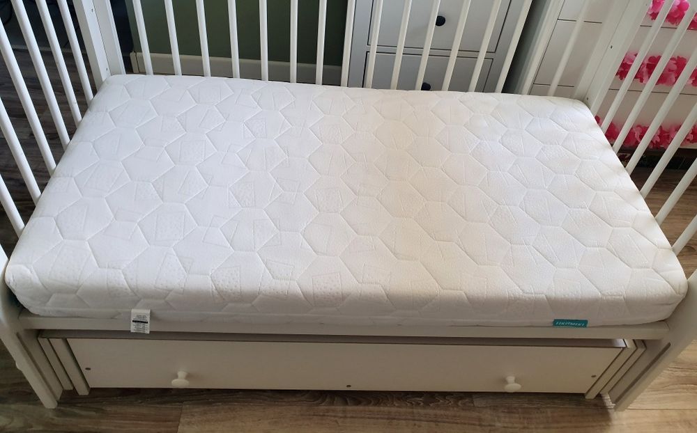 Łóżeczko dziecięce  z kołyską