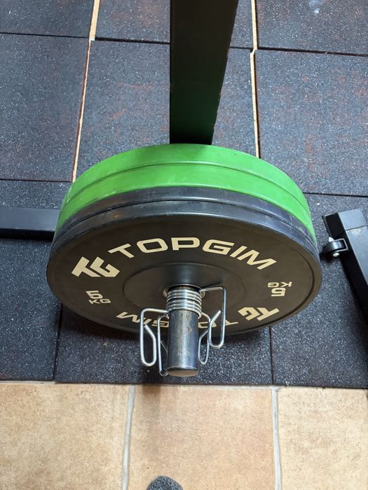 Rack de musculação completa + pesos Topgim + barras