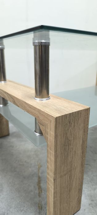 Belíssima mesa de centro Missouri Cambrian, pé em madeira e vidro.
Ler