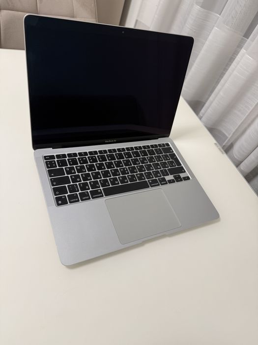 Продам MacBook Air M1 256gb