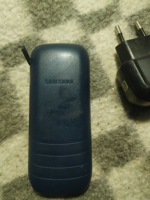 Samsung gt-e1202 телефон кнопочний + зарядка