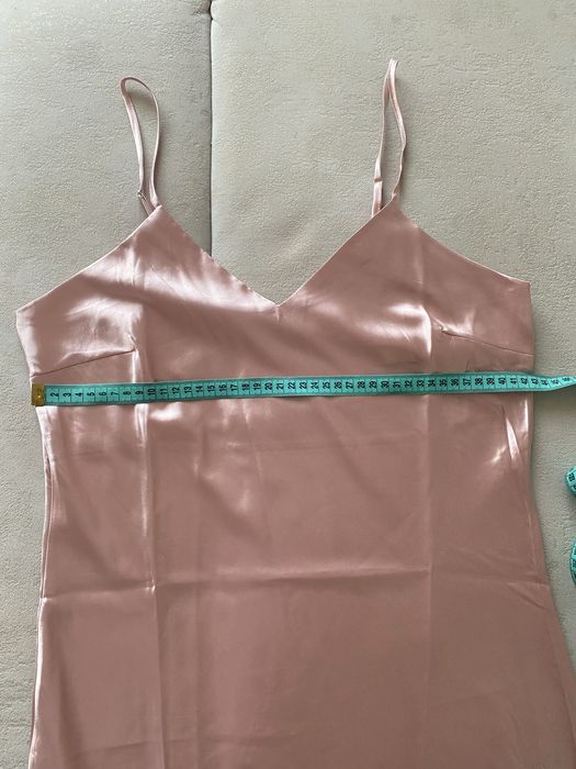 Святкова жіноча сукня