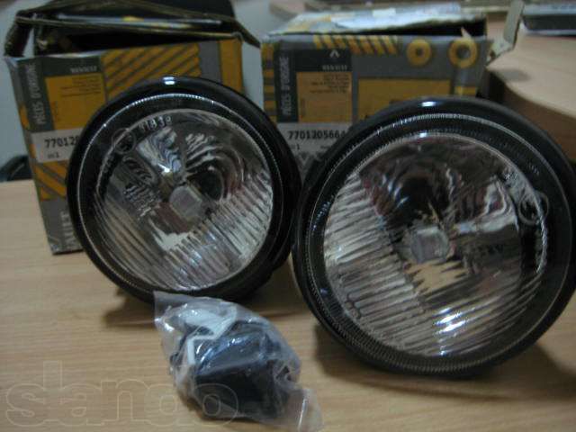 Фары (оригинал) противотуманные в бампер на Renault Megane